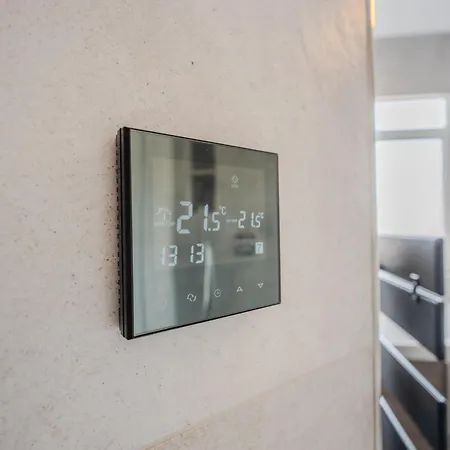 Luxury Jucuzzi & 77 Smart Tv