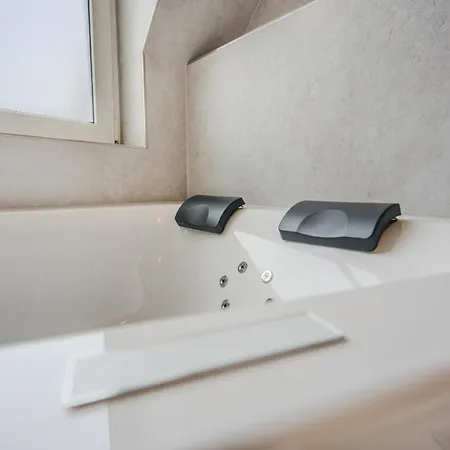 Apartmán Luxury Jucuzzi & 77 Smart Tv