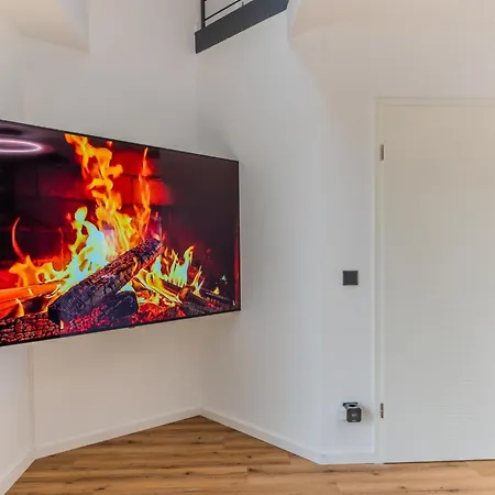 Luxury Jucuzzi & 77 Smart Tv