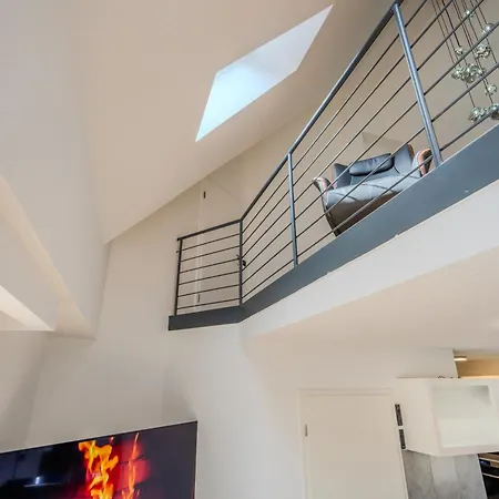 Luxury Jucuzzi & 77 Smart Tv Zirndorf