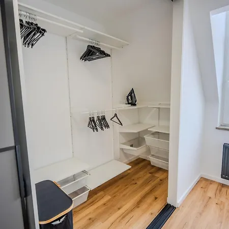 Luxury Jucuzzi & 77 Smart Tv Zirndorf