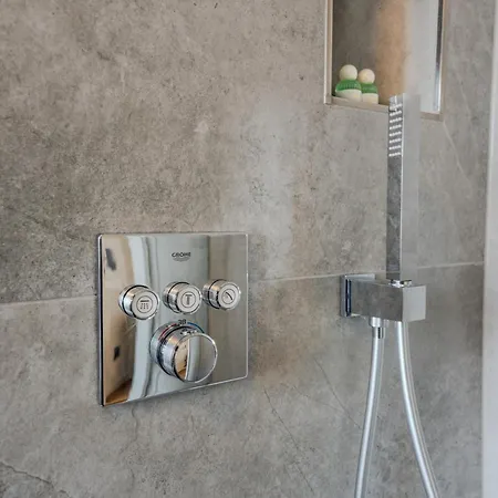 Διαμέρισμα Luxury Jucuzzi & 77 Smart Tv *