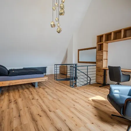 Luxury Jucuzzi & 77 Smart Tv *